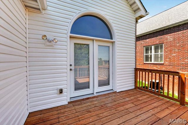 8931 Hilltop Manor Drive, St Louis, MO 63132