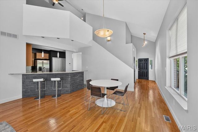 8931 Hilltop Manor Drive, St Louis, MO 63132