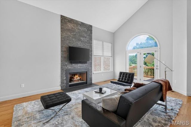 8931 Hilltop Manor Drive, St Louis, MO 63132