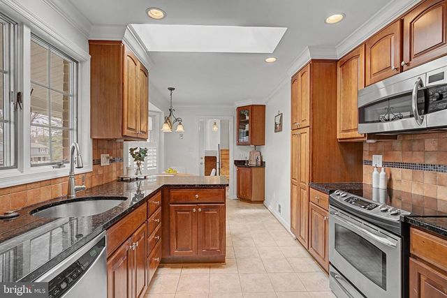 6607 GREY FOX DR, Springfield, VA 22152