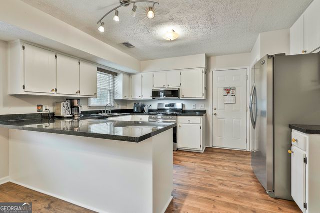 125 Drennan Drive, Fayetteville, GA 30215