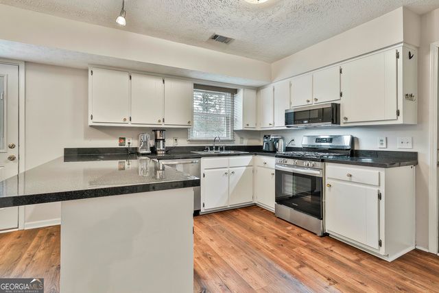 125 Drennan Drive, Fayetteville, GA 30215