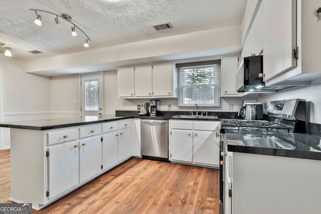 125 Drennan Drive, Fayetteville, GA 30215