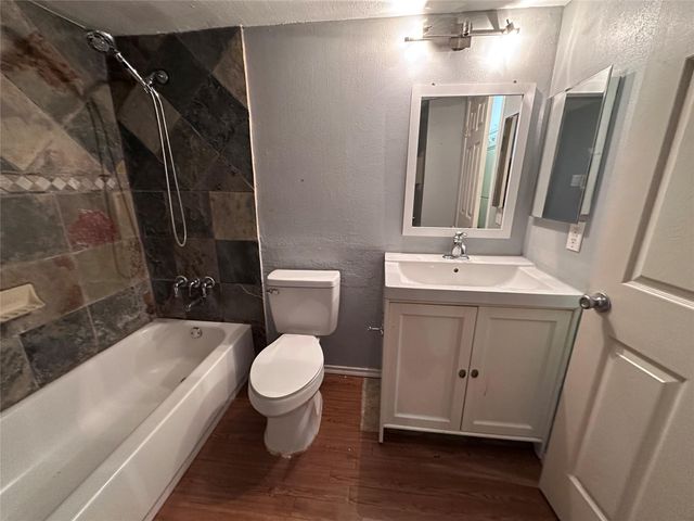 10855 Meadowglen Lane 928, Houston, TX 77042