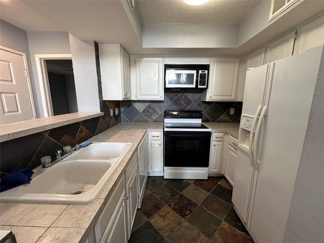 10855 Meadowglen Lane 928, Houston, TX 77042