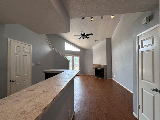 10855 Meadowglen Lane 928, Houston, TX 77042