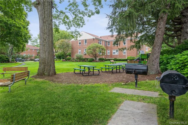 3 Bryant Crescent 1D, White Plains, NY 10605