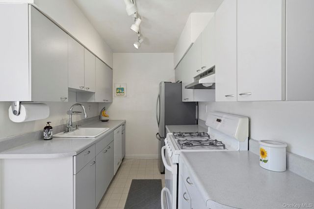 3 Bryant Crescent 1D, White Plains, NY 10605