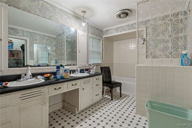 125 Howard Ave, Eutaw, AL 35462