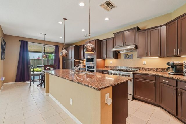 2201 Clearbrook Cir, Roseville, CA 95747