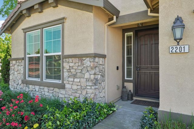 2201 Clearbrook Cir, Roseville, CA 95747