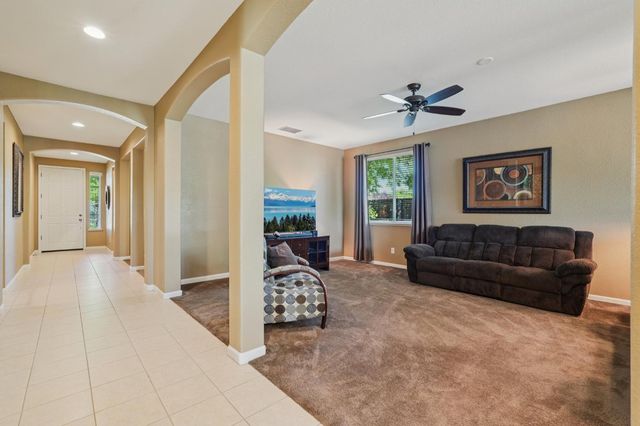 2201 Clearbrook Cir, Roseville, CA 95747