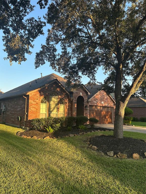 2926 Darby Brook Drive Drive, Fresno, TX 77545