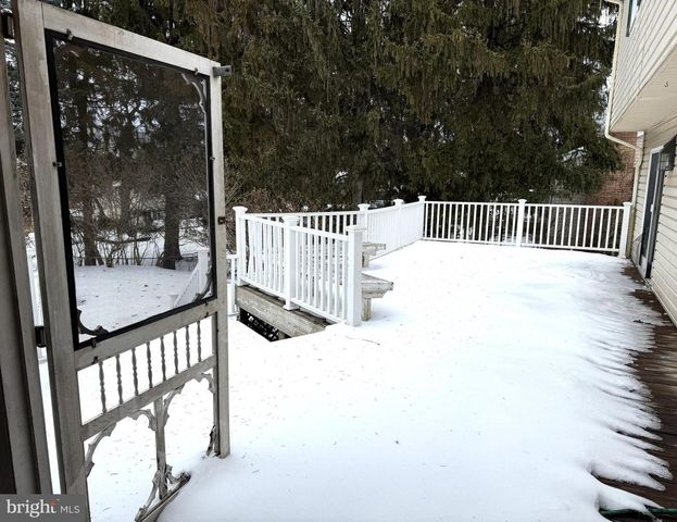 15 MANOR DRIVE, Mechanicsburg, PA 17055