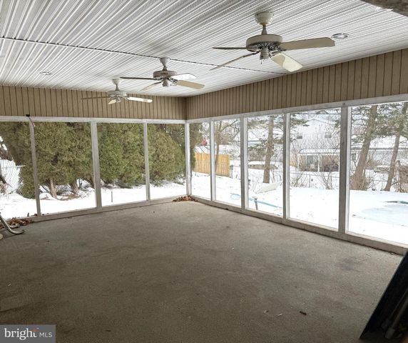 15 MANOR DRIVE, Mechanicsburg, PA 17055