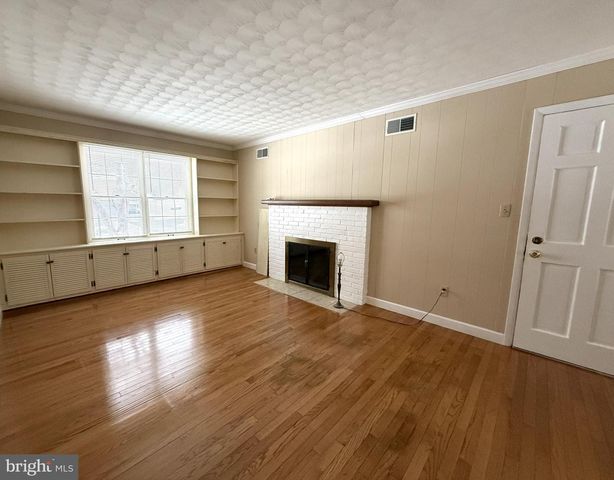 15 MANOR DRIVE, Mechanicsburg, PA 17055