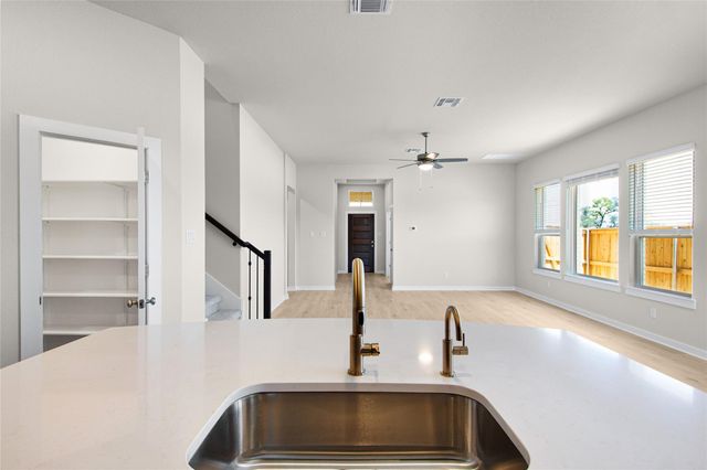 312 West Faulkner ST, Liberty Hill, TX 78642