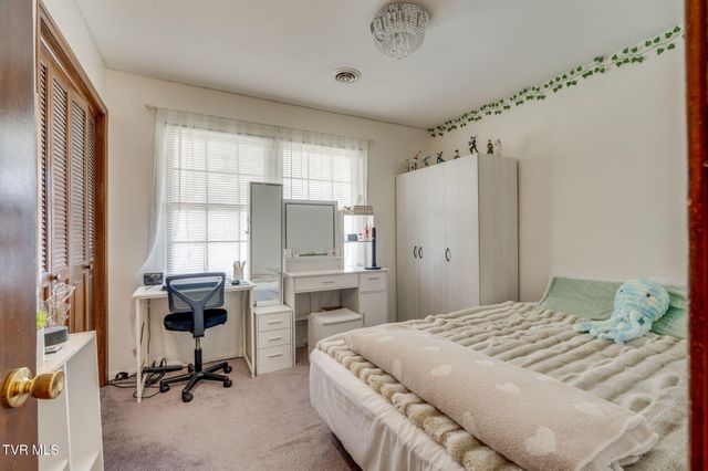 509 Pine Ridge Road, Johnson City, TN 37601