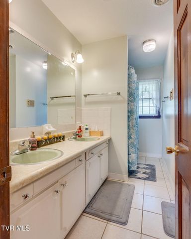 509 Pine Ridge Road, Johnson City, TN 37601