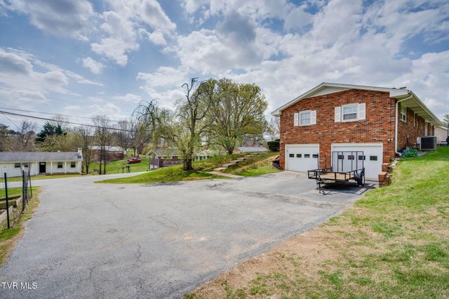 509 Pine Ridge Road, Johnson City, TN 37601