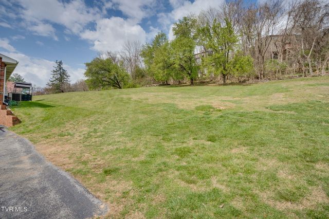 509 Pine Ridge Road, Johnson City, TN 37601