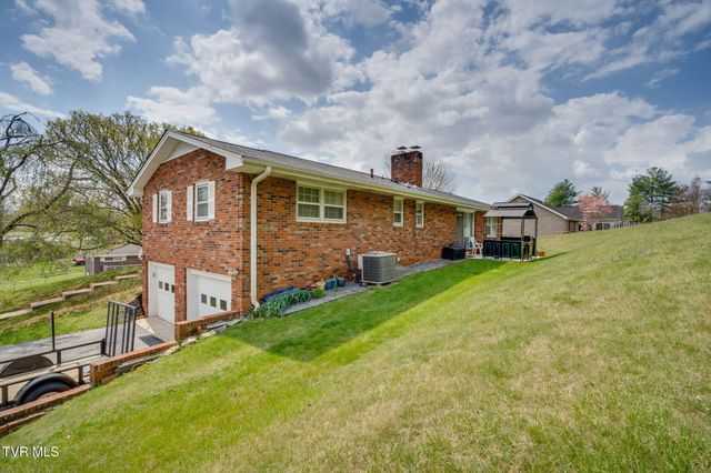 509 Pine Ridge Road, Johnson City, TN 37601
