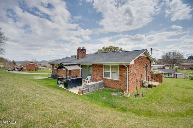 509 Pine Ridge Road, Johnson City, TN 37601