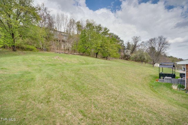 509 Pine Ridge Road, Johnson City, TN 37601