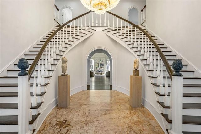 4571 Columns SE Drive, Marietta, GA 30067