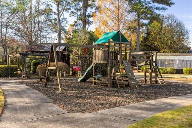 4571 Columns SE Drive, Marietta, GA 30067