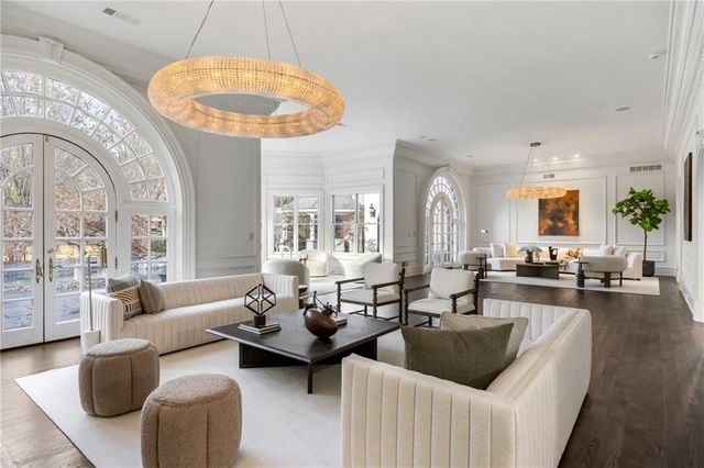 4571 Columns SE Drive, Marietta, GA 30067