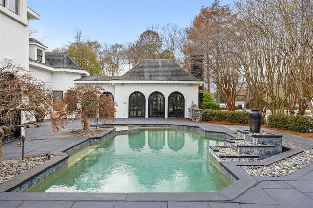4571 Columns SE Drive, Marietta, GA 30067