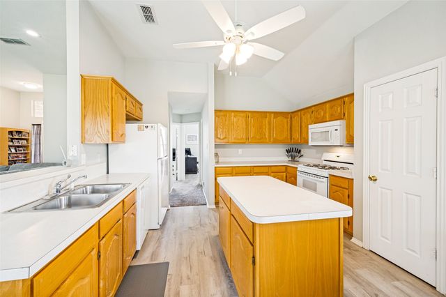 206 Ridge View Court, Decatur, TX 76234