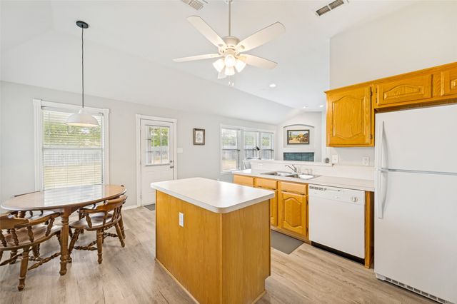 206 Ridge View Court, Decatur, TX 76234