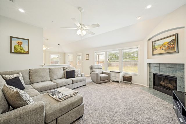 206 Ridge View Court, Decatur, TX 76234