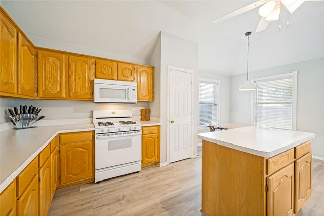 206 Ridge View Court, Decatur, TX 76234