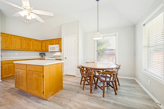 206 Ridge View Court, Decatur, TX 76234