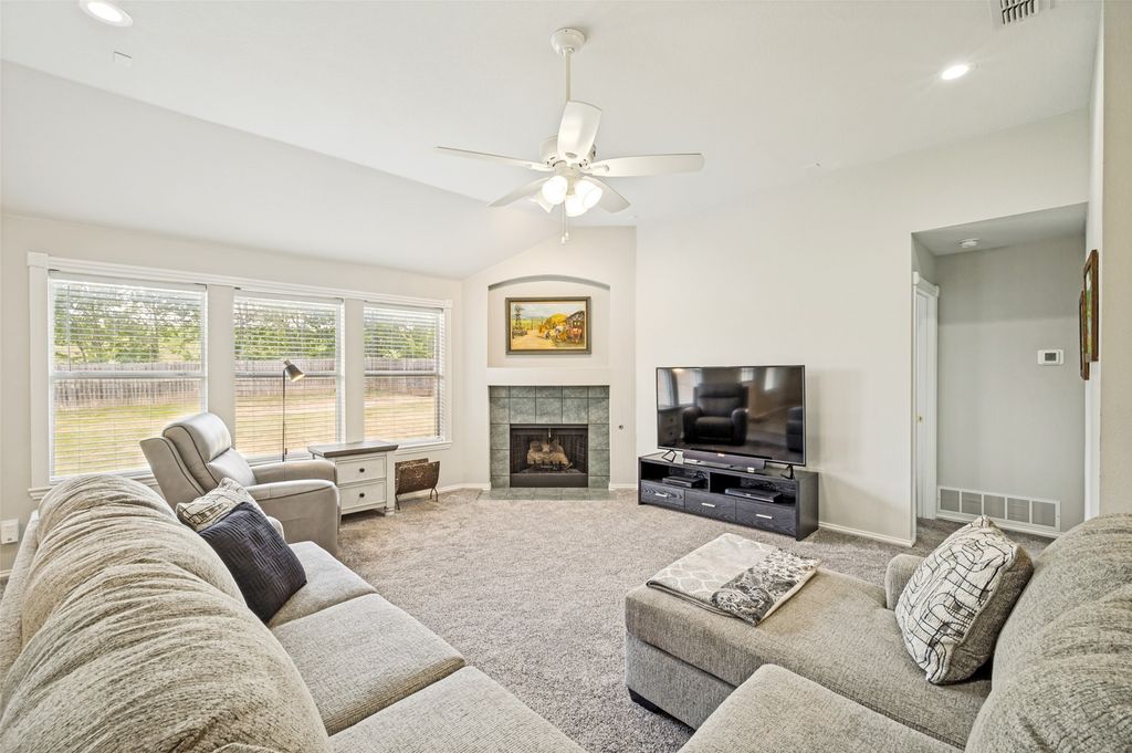 206 Ridge View Court, Decatur, TX 76234