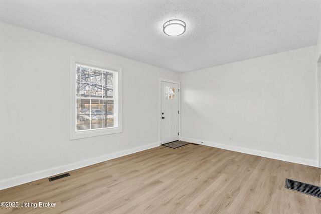 5106 Laughlin Ave, Louisville, KY 40214