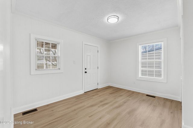 5106 Laughlin Ave, Louisville, KY 40214