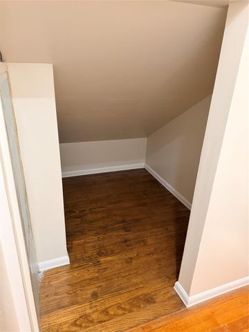 205 Narcissus Street, Lake Jackson, TX 77566