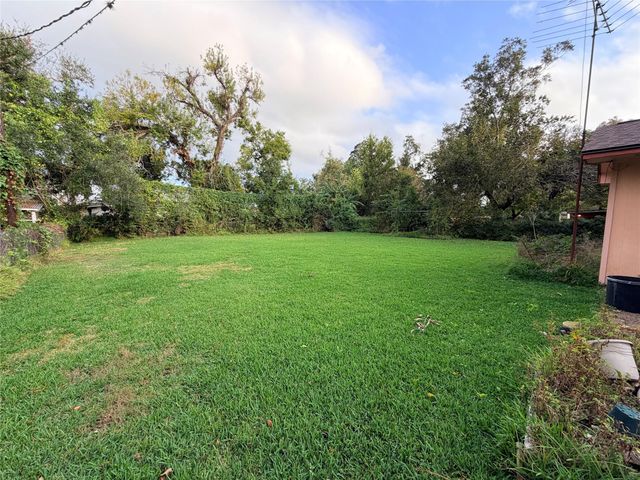 205 Narcissus Street, Lake Jackson, TX 77566