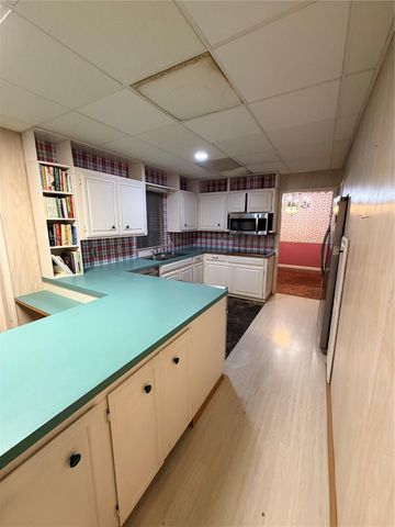 205 Narcissus Street, Lake Jackson, TX 77566