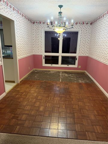 205 Narcissus Street, Lake Jackson, TX 77566