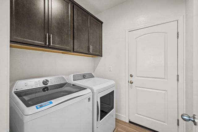 3126 Dorset Street, Tulare, CA 93274