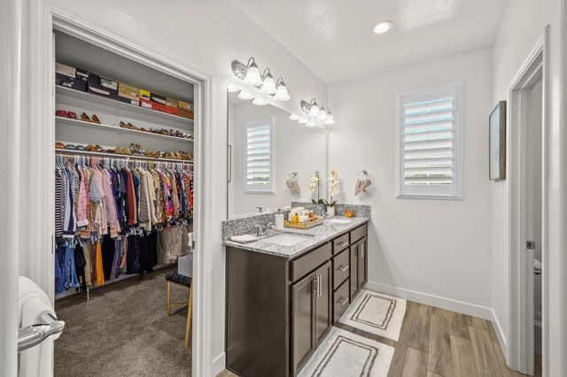 3126 Dorset Street, Tulare, CA 93274