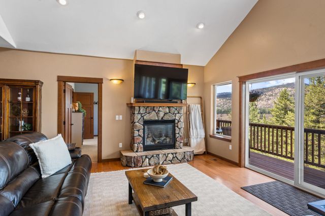21413 W South Bank Rd, Nine Mile Falls, WA 99026