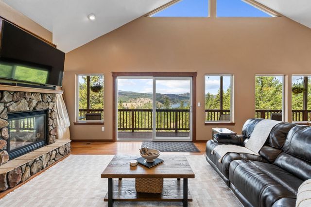 21413 W South Bank Rd, Nine Mile Falls, WA 99026
