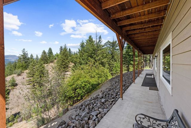 21413 W South Bank Rd, Nine Mile Falls, WA 99026