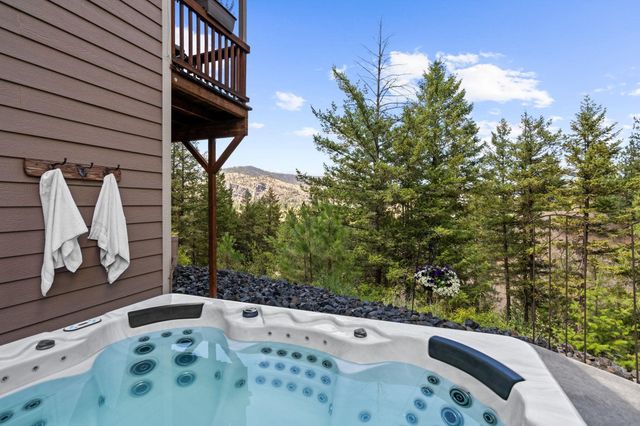 21413 W South Bank Rd, Nine Mile Falls, WA 99026